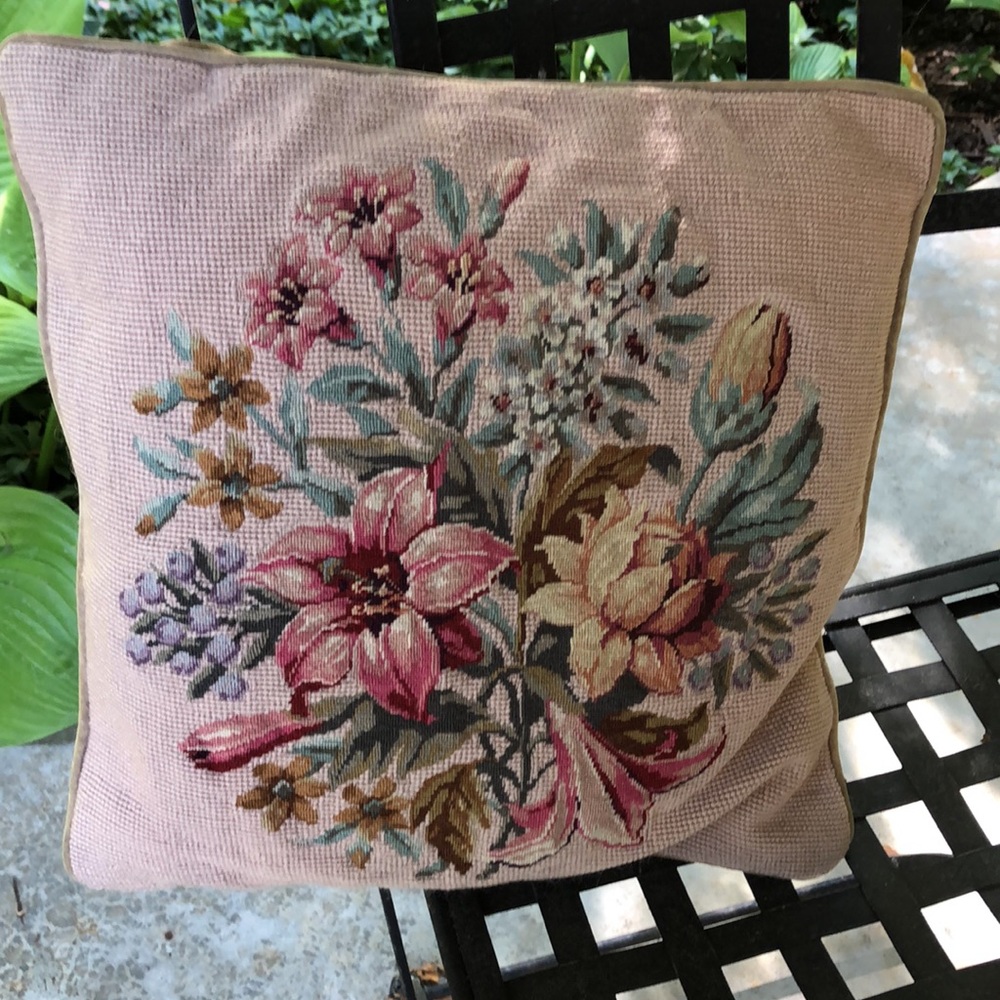 Vintage Shabby Steinwinder Enterprises Woolen Needlepoint Floral Pillow